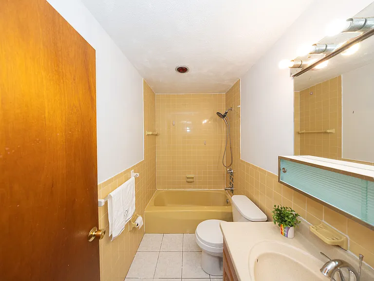 12 Williamsburg Ct #1 — Photo 13