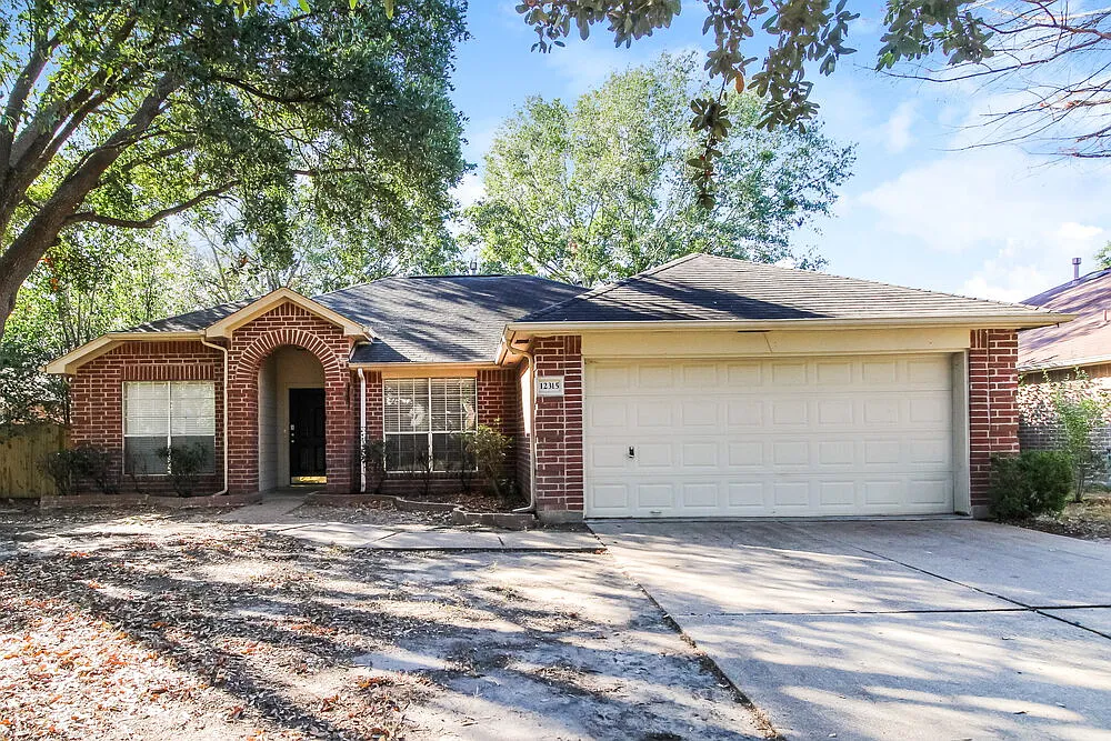 4 bed, 2.0 bath, 1800 sqft, $1,765 — Photo 1