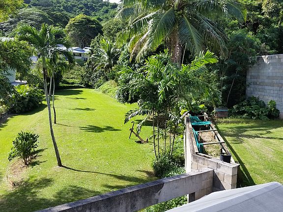 Small raised yard on right
