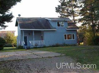 1015 W Hiawatha Rd, Iron River, MI 49935