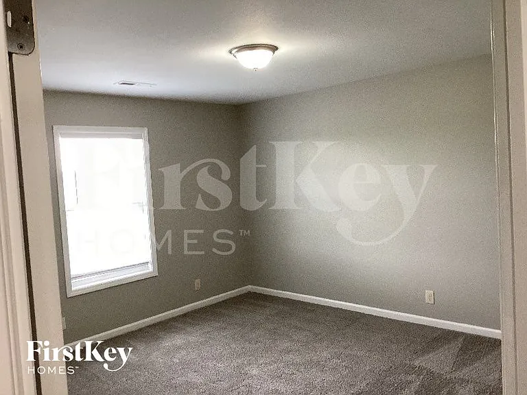 850 Samantha Ln — Photo 9