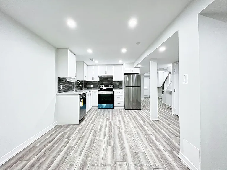 88 Hewitt Cres — Photo 5