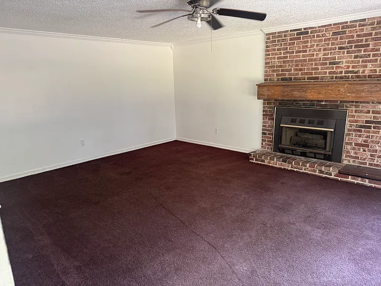 1084 Forbes Ln — Photo 22