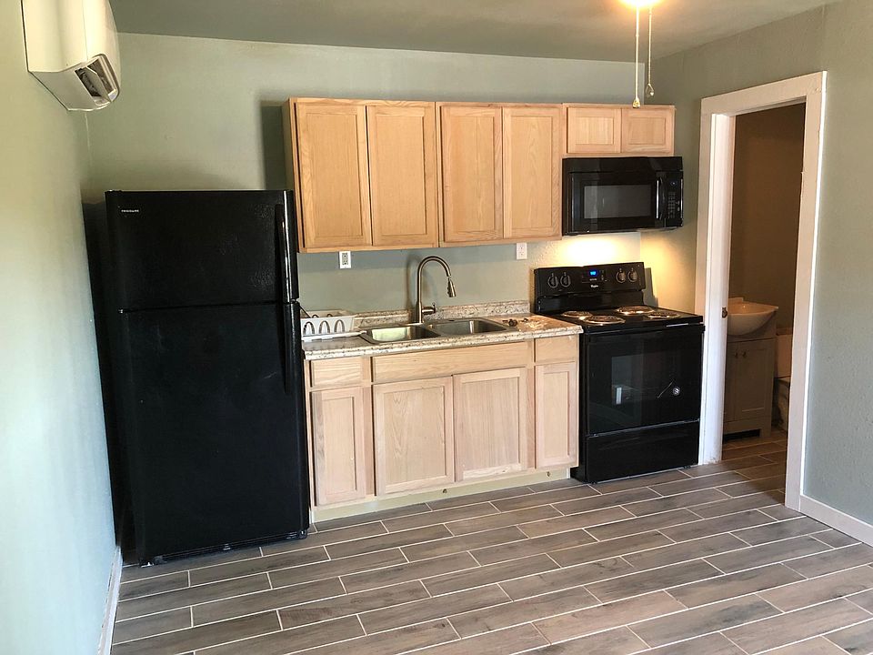 1512 N Esplanade St Cuero TX Zillow Apartments for Rent in Cuero