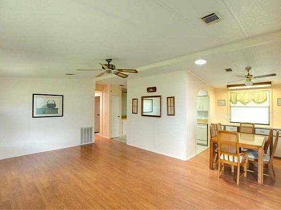 3rd image of 605 Wedelia Dr