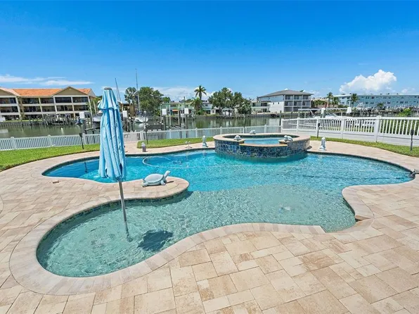 12170 4th St E, Treasure Island, FL 33706