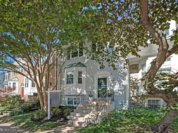 12336 Field Lark Ct, Fairfax, VA 22033