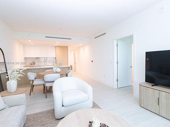 3rd image of 2411 Laguna Cir #1704