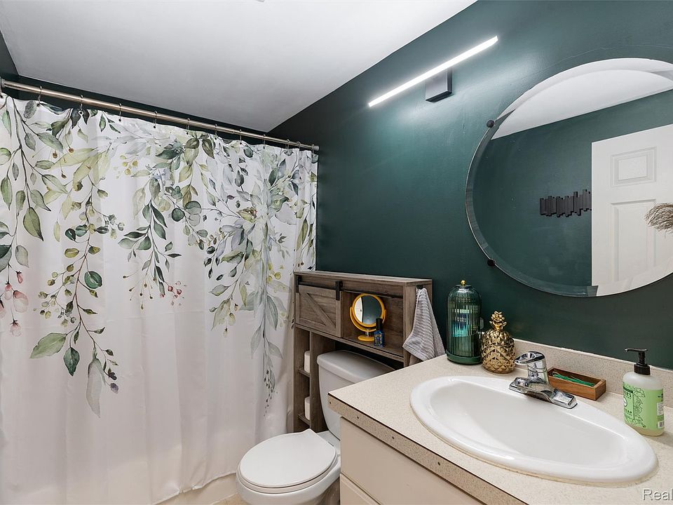 649 Lounsbury Ave, photo 13