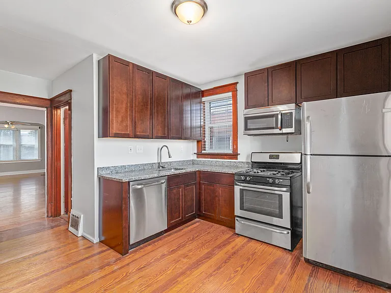 2736 Hampton Ave #2738 — Photo 9