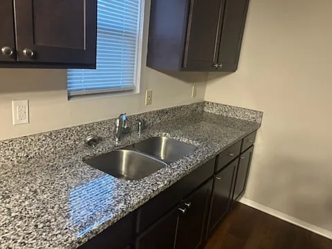 1130 Bryn Mawr Ave — Photo 4