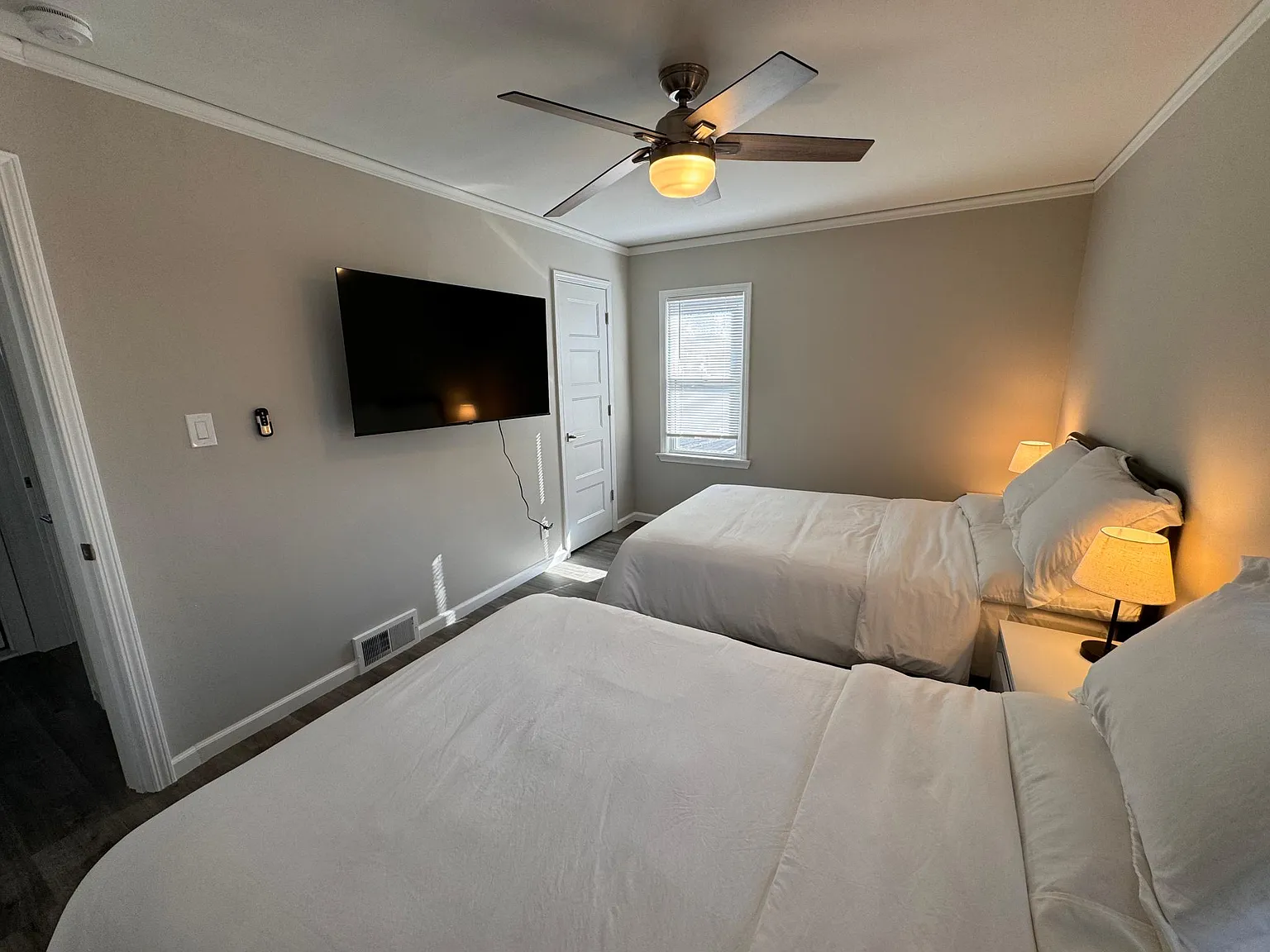 1607 Catalpa Dr — Photo 3