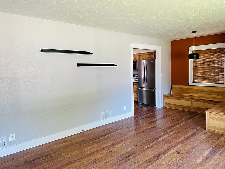 2038 Lewis Ave — Photo 3