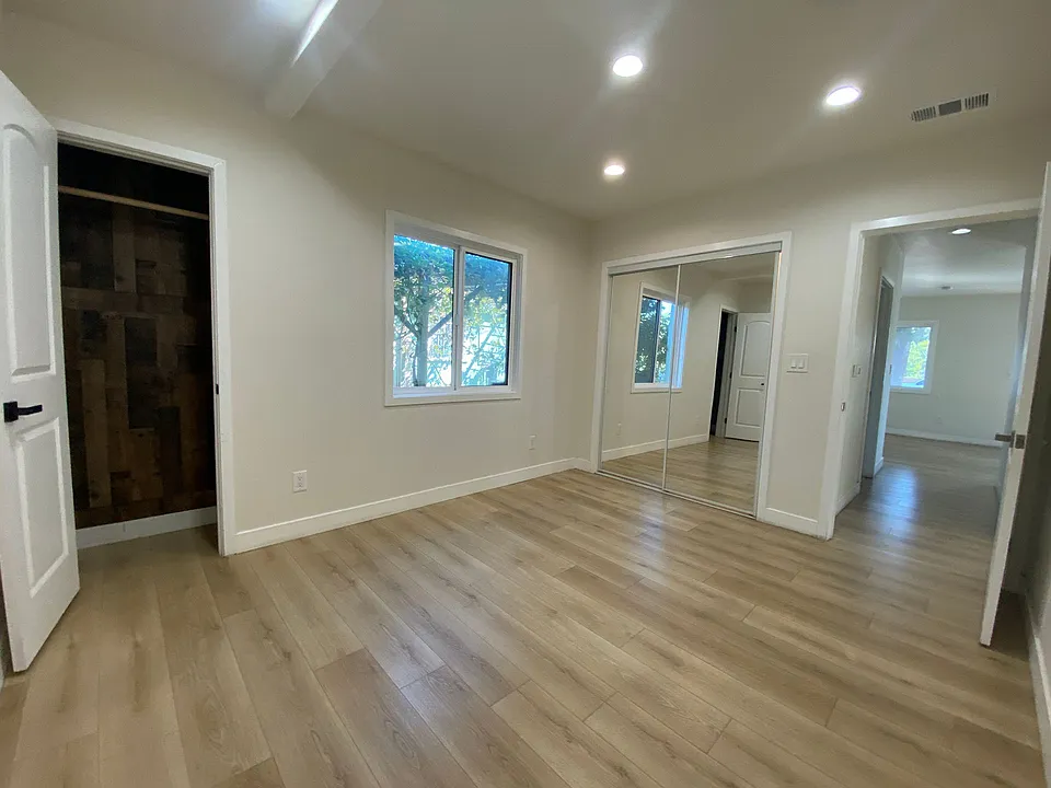 2927-2929 8th Ave. Los Angeles, CA 90018