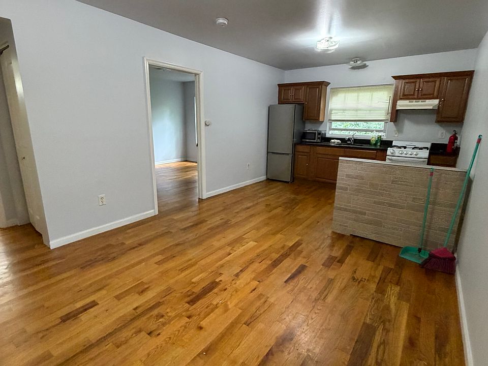 1st image of 8 Robert St #205