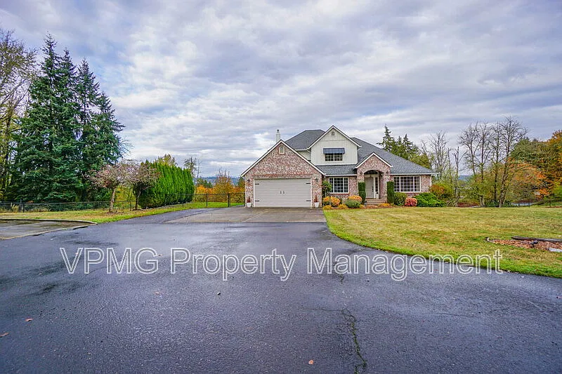 4 bed, 3.5 bath, 3862 sqft, $5,995 — Photo 2