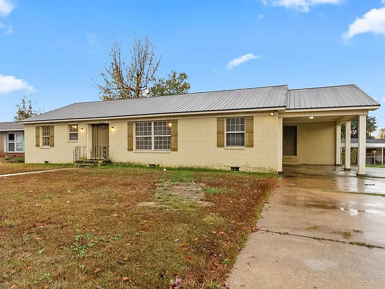 242 Cedar Crst — Photo 2