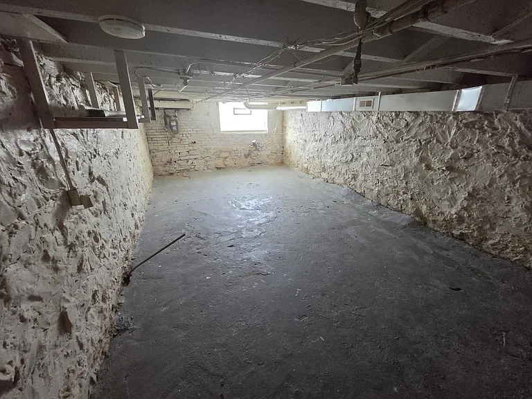 2223 W Fayette St — Photo 15