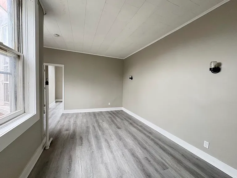 185 Beacon Ave #6 — Photo 2