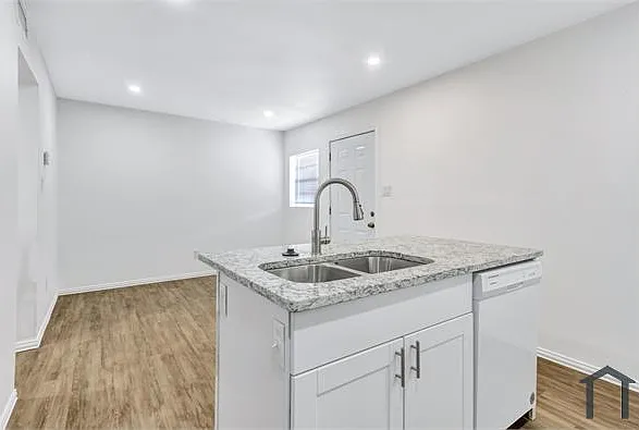 901 Bessie St #205 — Photo 32