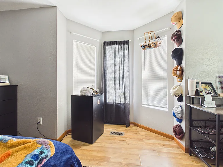 323 Jackson St — Photo 23