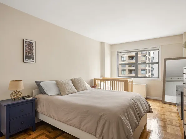 345 East 69th Street image 5 of 11