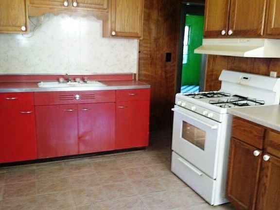 4th image of 1024 Irving Ave