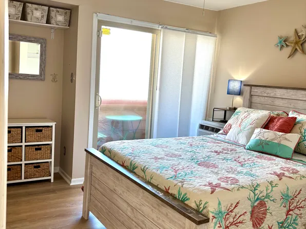 330 42nd St S APT B23, Brigantine, NJ 08203