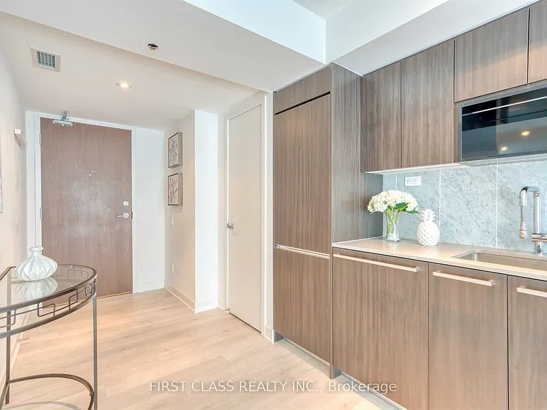 80 Queens Wharf Rd #802 — Photo 3