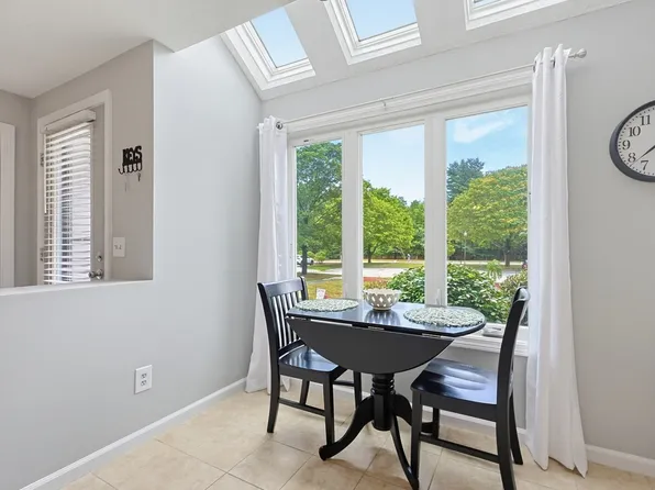 822 Maple Brook Rd #822, Bellingham, MA 02019