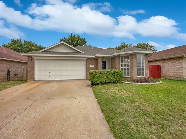 7421 Ashcroft Cir, Fort Worth, TX 76120