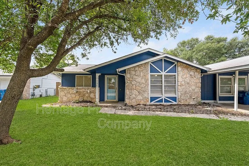 4 bed, 2.0 bath, 1730 sqft, $1,900 — Photo 2