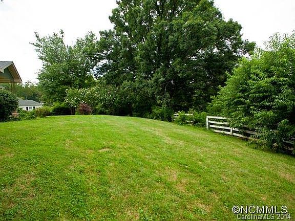 3rd image of 18 Moffitt Hill Dr
