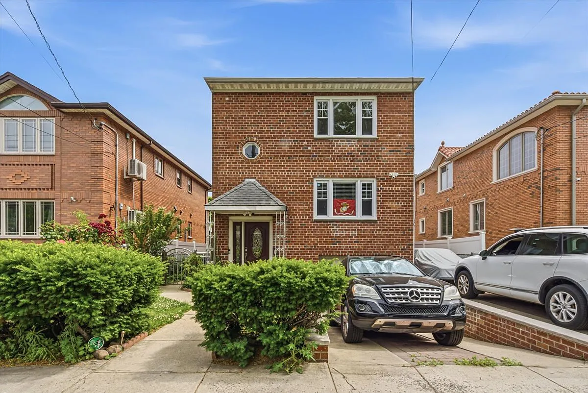3 bed, 1155 sqft, $3,700 — Photo 1