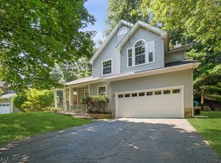 42 Huntington Rd, Basking Ridge, NJ 07920