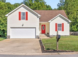 1525 Reasons Dr, Clarksville, TN 37042