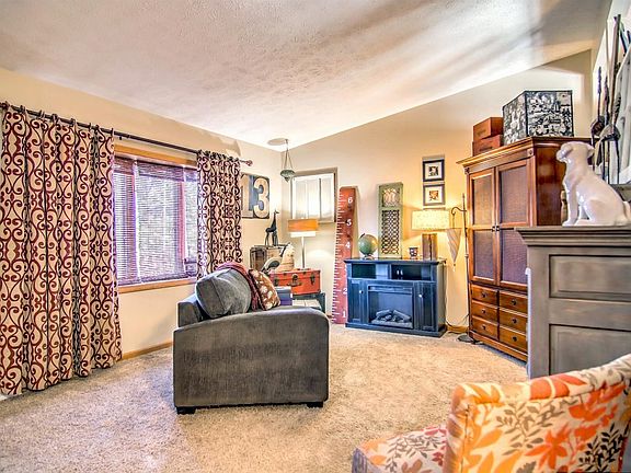 4th image of 6833 W 86th Ct