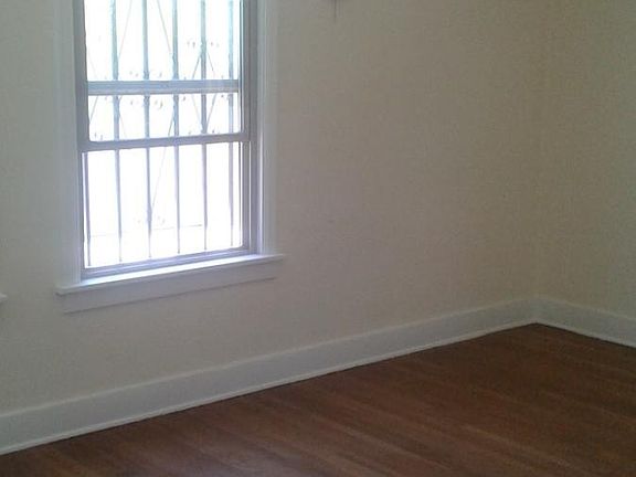 4th image of 538 N Genesee Ave #1/2