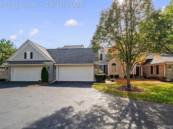 16592 Lyonhurst Cir, Northville, MI 48168