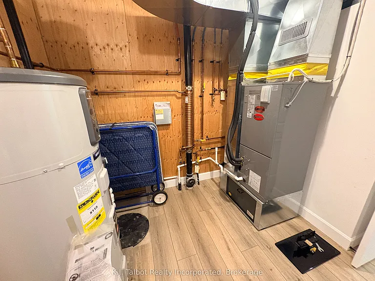 451 Woodridge Dr #2 — Photo 11