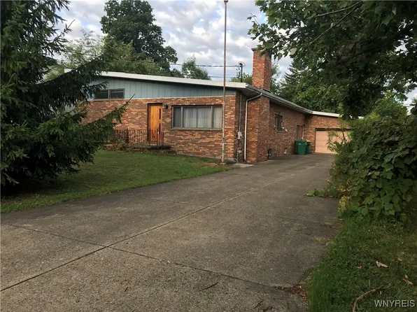 5936 Dover Rd, Lake View, NY 14085