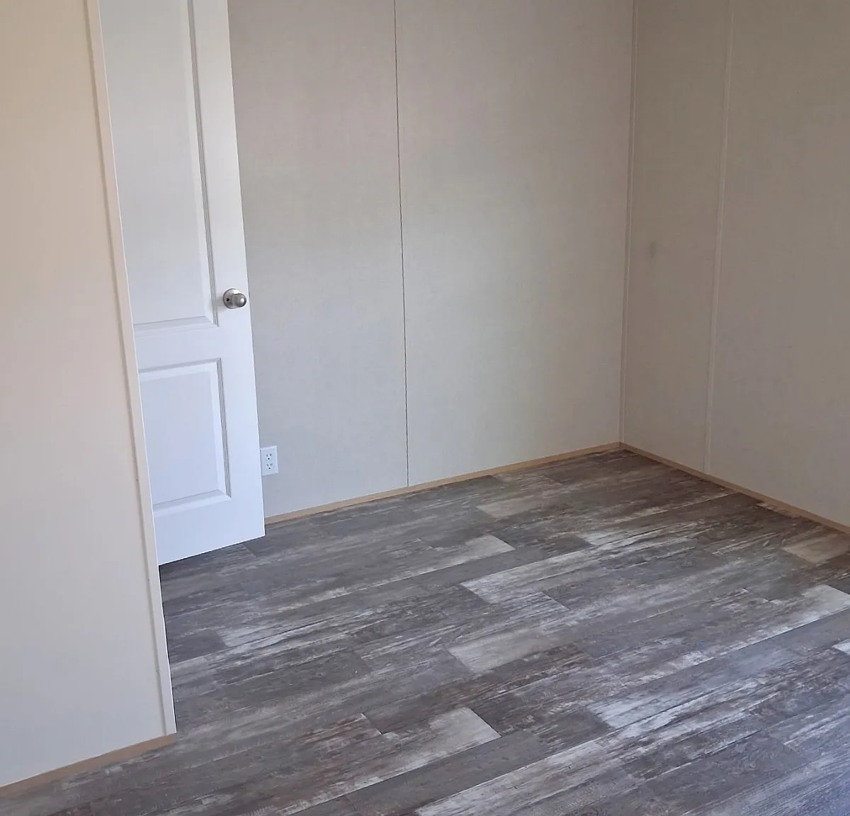 3 bed, 2.0 bath, 1056 sqft, $1,100 — Photo 3