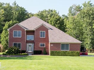 9168 Division Rd, Columbus, MI 48063