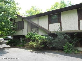 588 Mink Ct, Bushkill, PA 18324