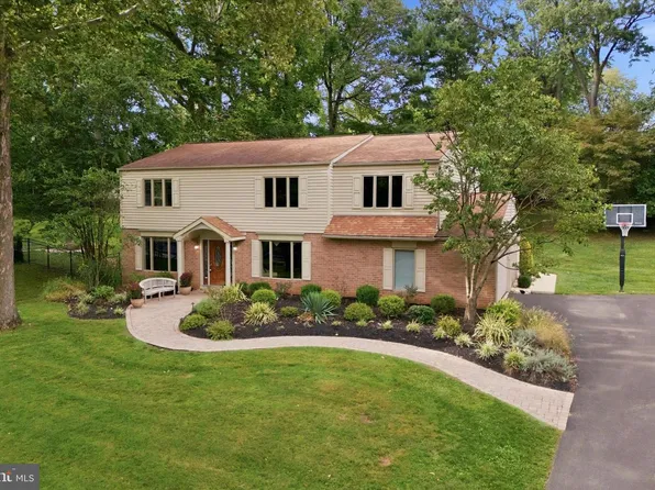 33 Sugar Maple Ln, Lafayette Hill, PA 19444