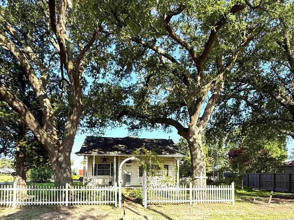 1614 Llano St, Port Neches, TX 77651