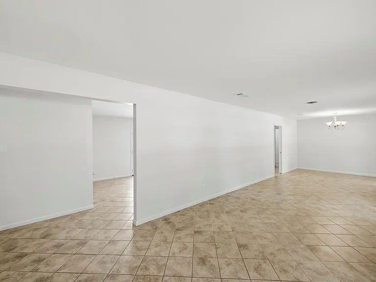 10503 Shadow Wood Dr — Photo 9