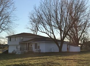 2096 E 443rd Rd #R, Half Way, MO 65663