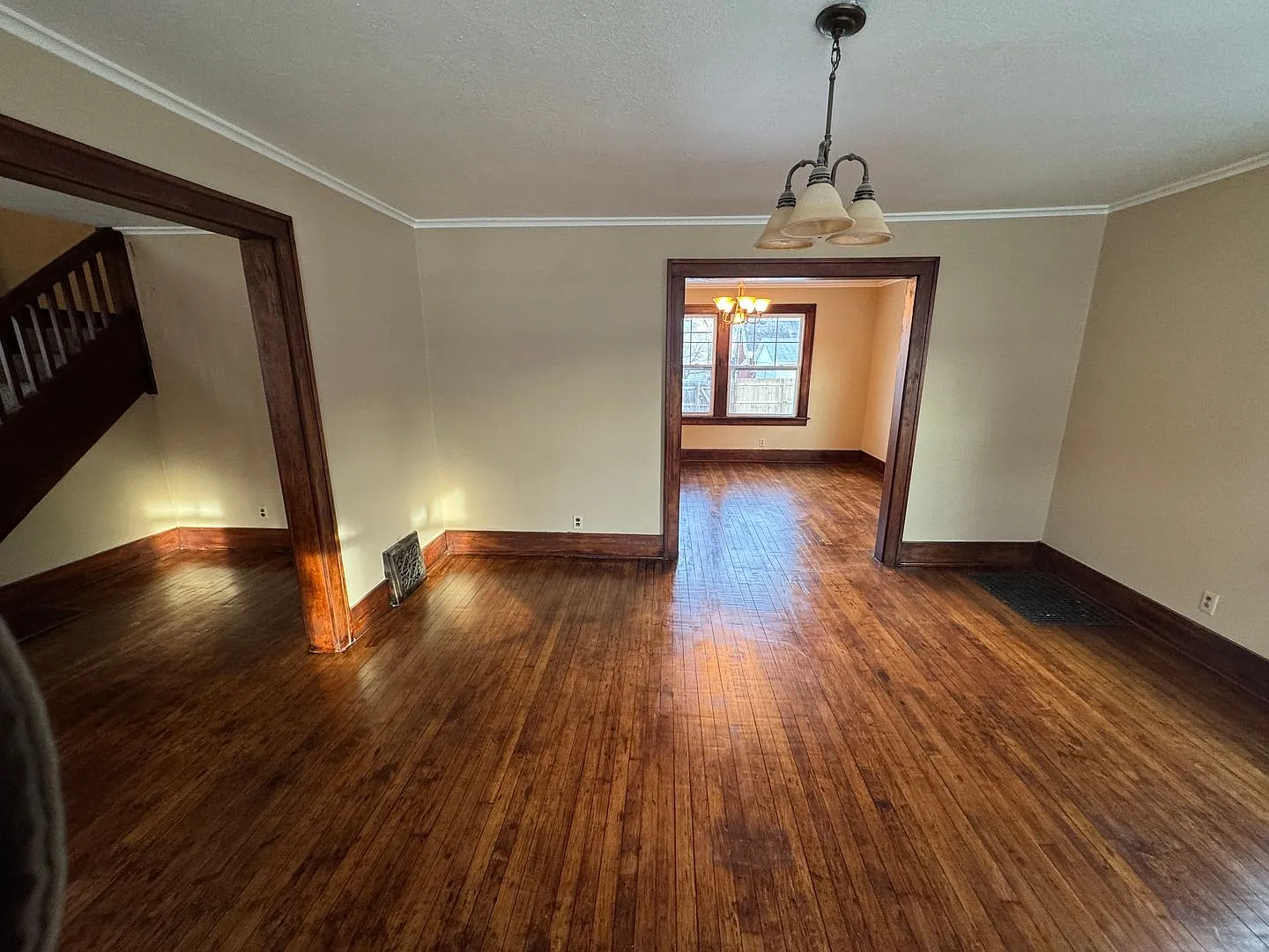 Beautiful 3-Bedroom Home with Spacious Living Area & Detached Garage — Photo 4