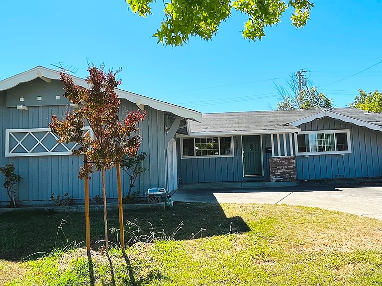 10460 Davison Ave — Photo 2